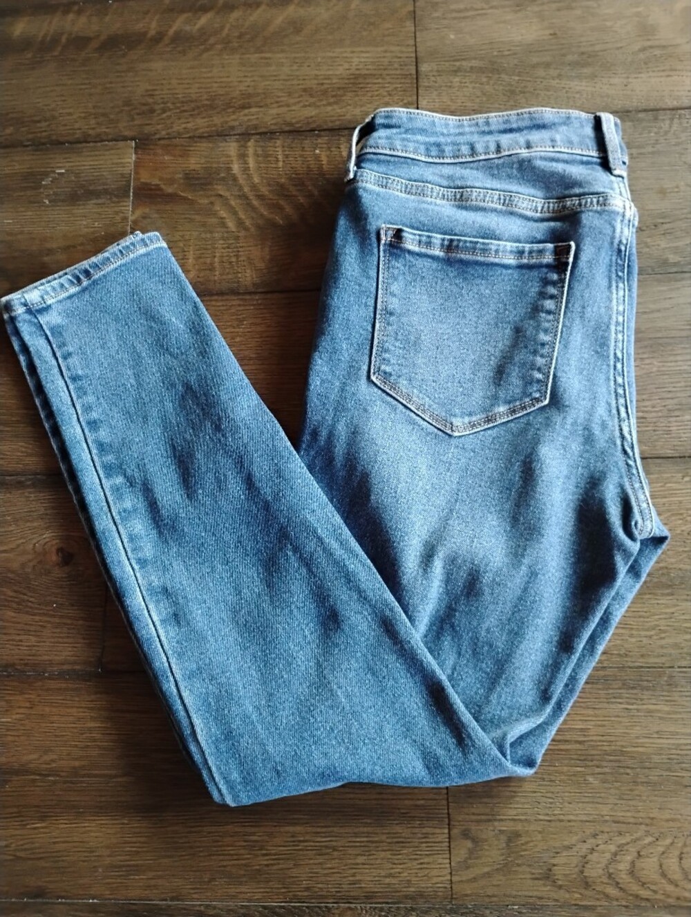 Old Navy Women's Skinny Jeans in Medium Blue Wash